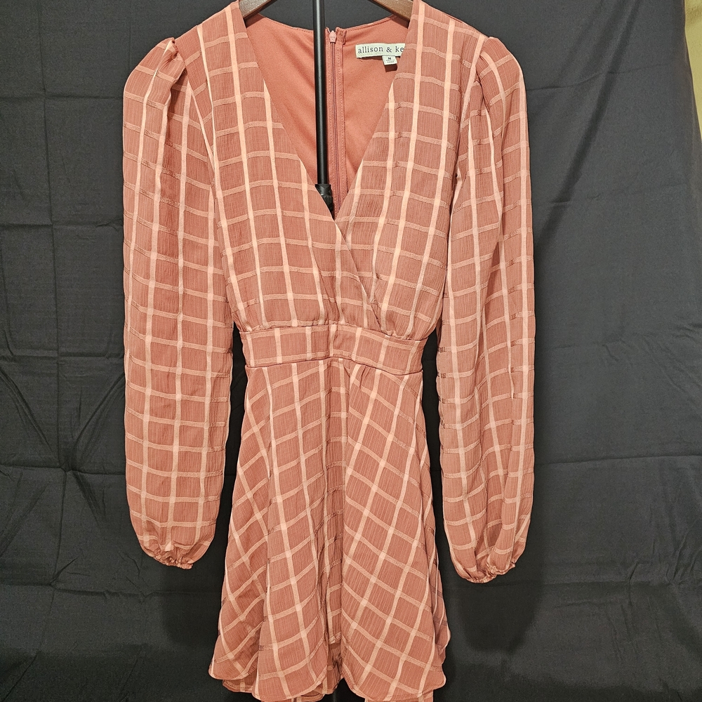 Allison & Kelly Medium V-Neck Plaid Long Sleeve Dress